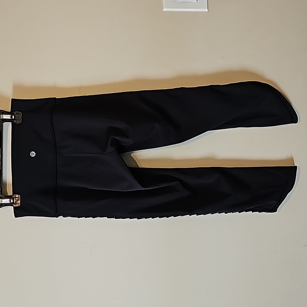 Lululemon Cropped Leggings Size 4 Black